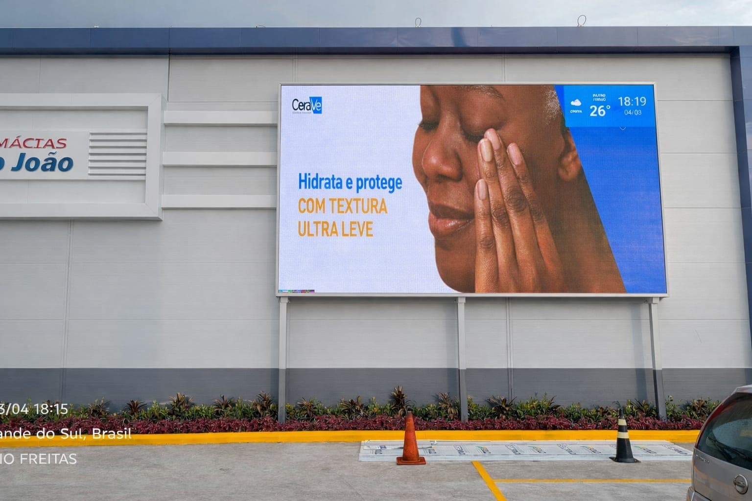 Painel LED outdoor instalado