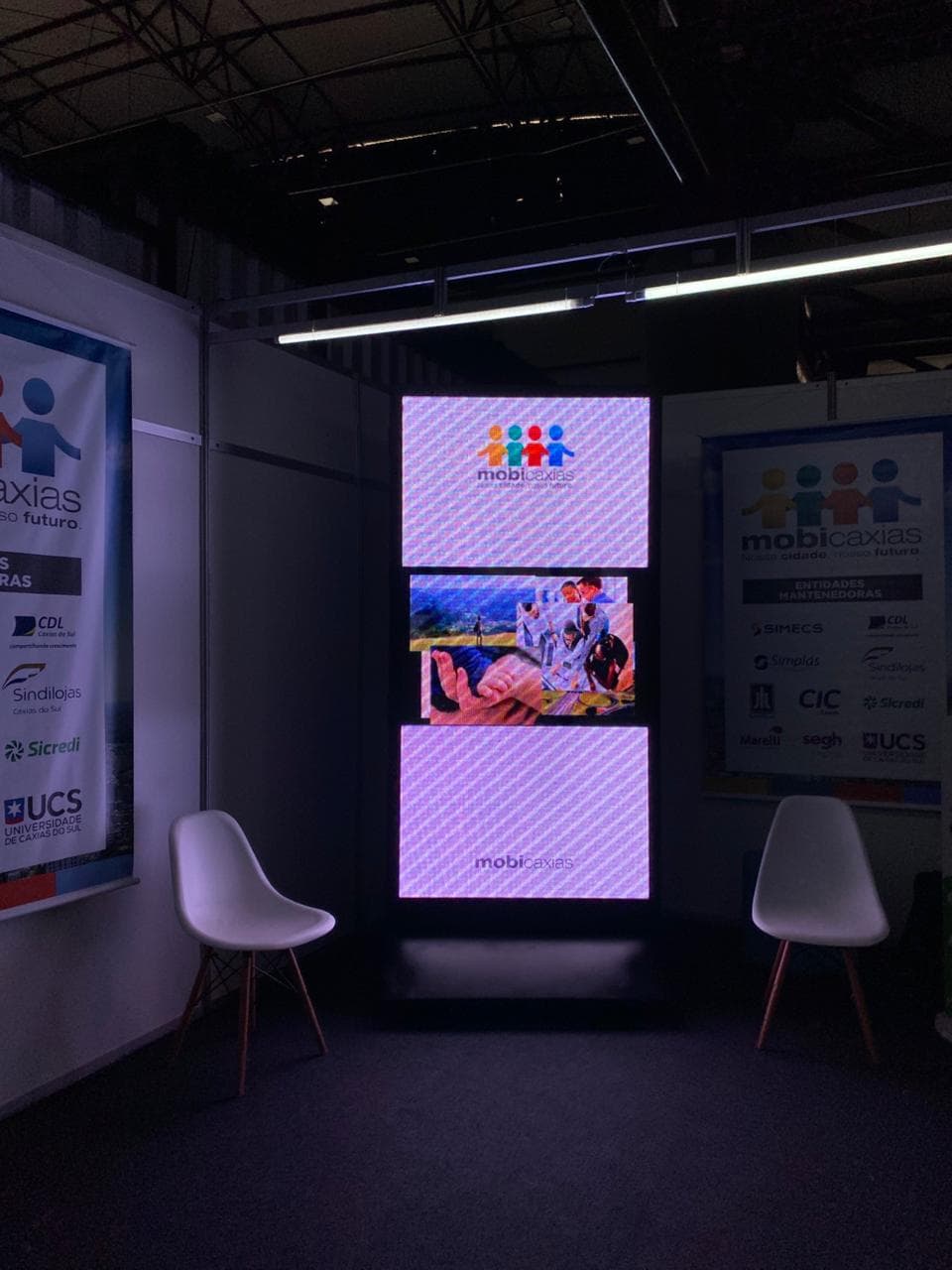Totem de LED em uso